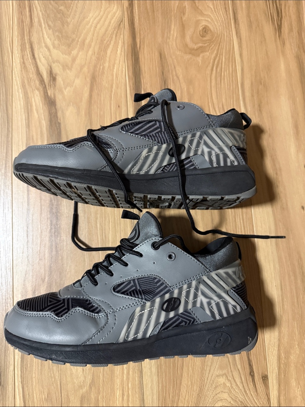 Heelys Grey and Black Kids' Sneakers with Patterned Accents